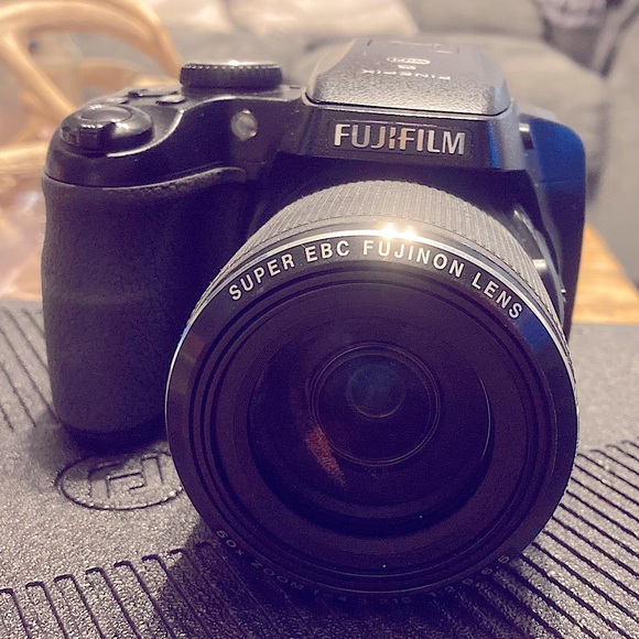 FujiFilms FinePix S9900W